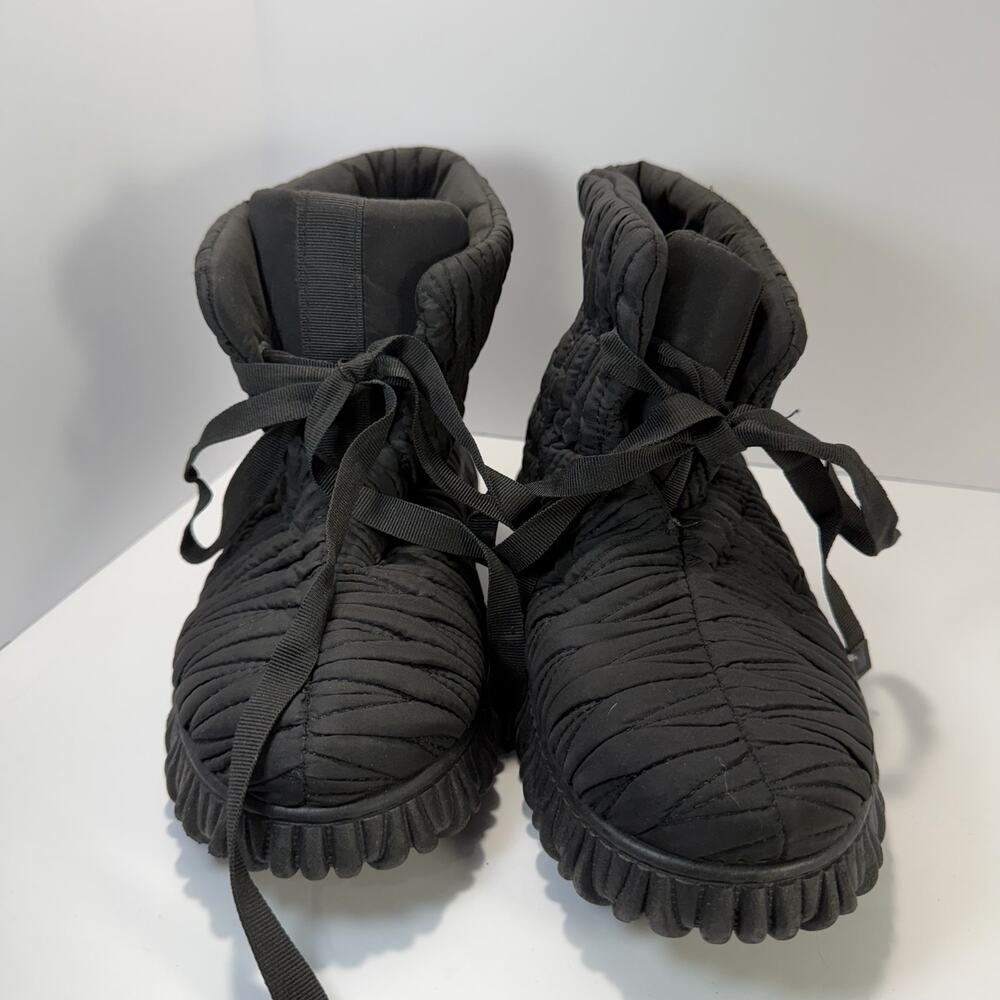 Rouge Helium Black Quilted Puffer Boots Women's Size 11